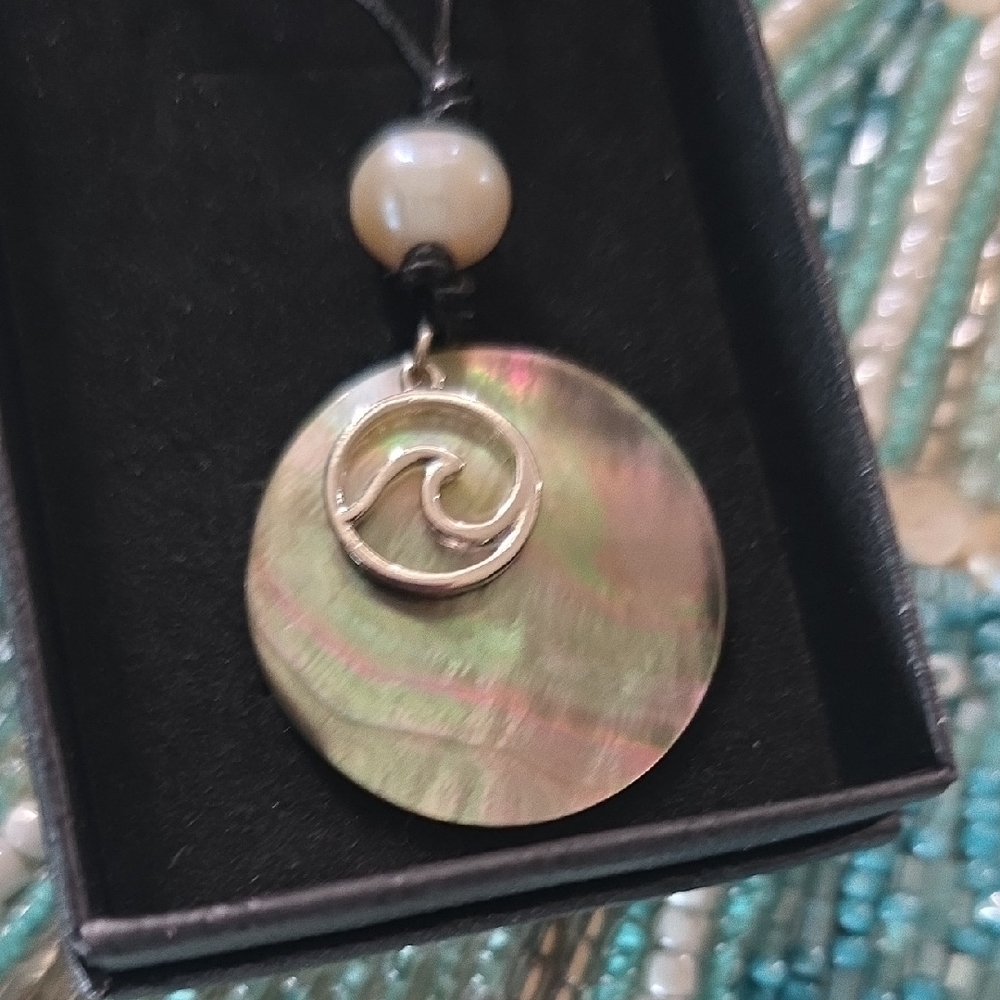 Mother Pearl And Silver Wave Chams Design Necklace with Iridescent Pendant - Picture 7 of 7